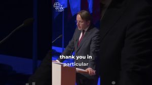 Défis de santé et innovations : Olivér Várhelyi à l'ECDC