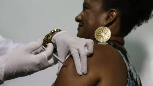 Dengue : premier vaccin mondial à dose unique approuvé au Brésil