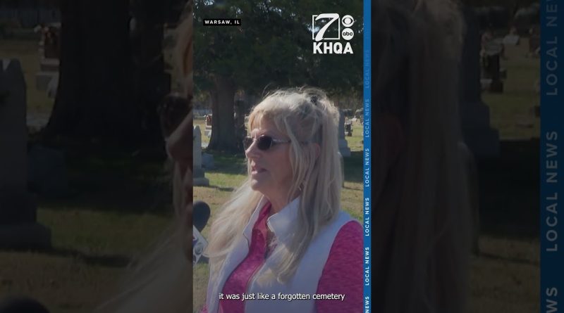 Des bénévoles embellissent un cimetière de Varsovie avec des couronnes