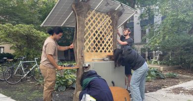 Des chercheurs NEET de l'MIT installent une station de recharge solaire selon la tradition 'learning by doing'