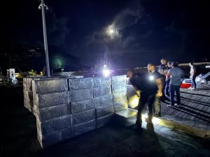 Deshaies : Saisie d'un peu plus d'un million de cigarettes de contrebande sur la plage de Grand Anse 