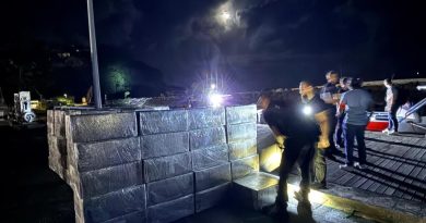 Deshaies : Saisie d'un peu plus d'un million de cigarettes de contrebande sur la plage de Grand Anse 