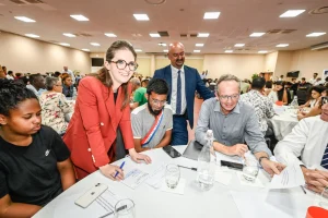 Discriminations : Aurore Bergé dialogue avec 200 Réunionnais