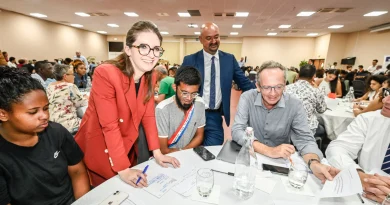 Discriminations : Aurore Bergé dialogue avec 200 Réunionnais