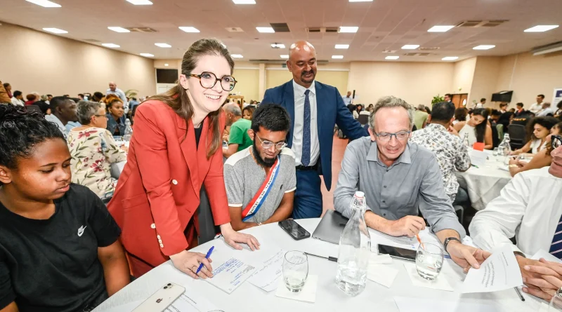 Discriminations : Aurore Bergé dialogue avec 200 Réunionnais