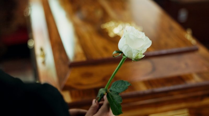 Drame au cœur d'un enterrement : un septuagénaire terrassé par un arrêt cardiaque