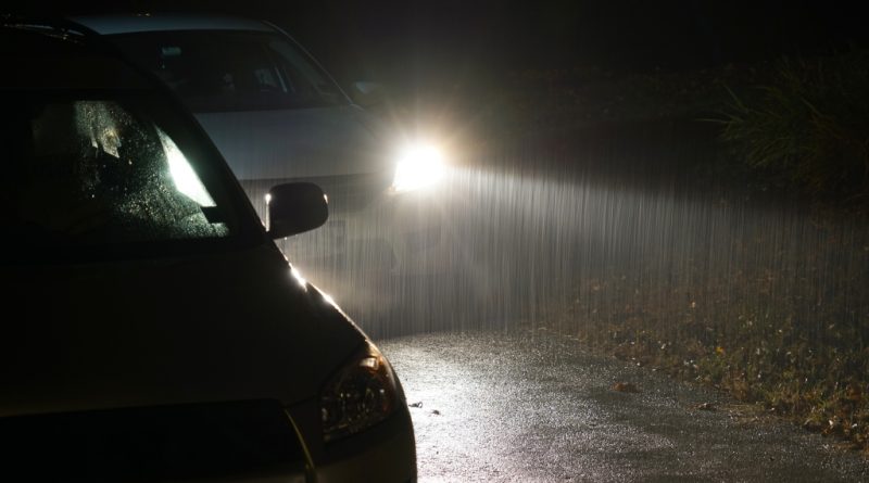 Éblouis la nuit : comment les phares LED surpuissants deviennent un danger sur nos routes