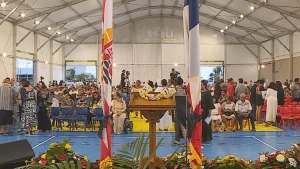 Émotion et recueillement lors de la cérémonie œcuménique : l'hommage de la Polynésie aux victimes de l'éboulement d'Afaahiti