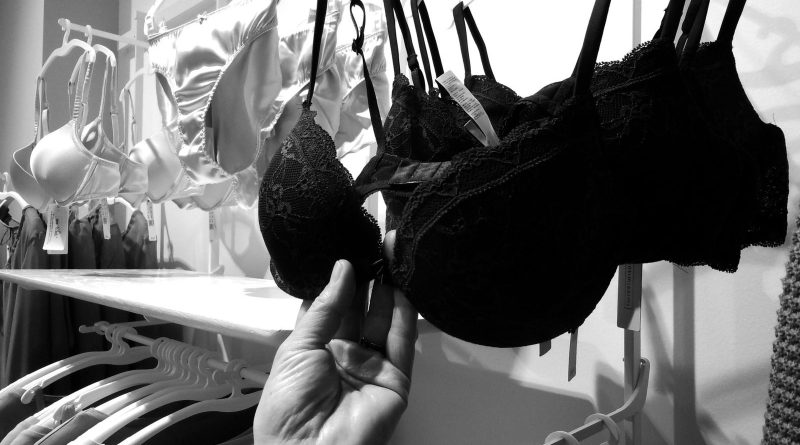 Entretenir son soutien-gorge blanc : conseils pratiques de Lucky Sophie