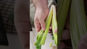 Éplucher un poireau : Astuces du chef Josselin Marie 👨🏼‍🍳