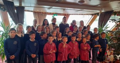 Eure : des écoliers chantent Noël pour des touristes américains