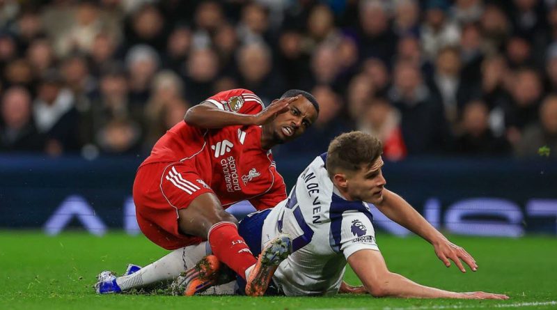 Football. Angleterre : gravement blessé au péroné, Isak devrait manquer au moins deux mois à Liverpool
