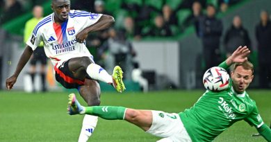 Football mercato. L'OL officialise le transfert définitif de Saël Kumbedi à Wolfsburg