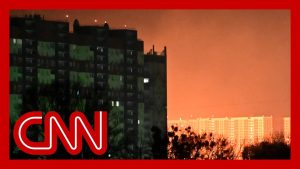 Frappes meurtrières sur Kyiv, l'Ukraine cible un hub pétrolier russe