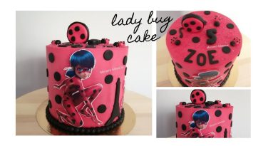 Gâteau sans pâte à sucre : l’art du lissage parfait Gâteau lisse sans pâte à sucre : astuce avec disques plexiglas