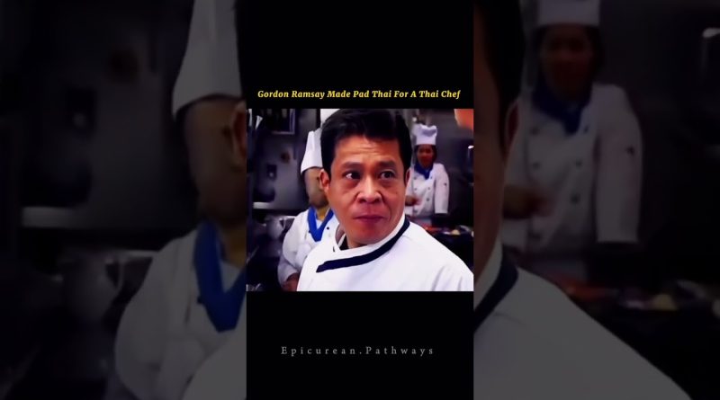 Gordon Ramsay prépare un Pad Thaï avec un chef thaïlandais.