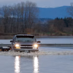 Graves inondations aux États-Unis et au Canada, des milliers de personnes évacuées