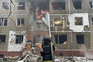 Guerre en Ukraine : de fortes explosions dans la nuit à Kiev, rencontre entre Zelensky et Trump dimanche