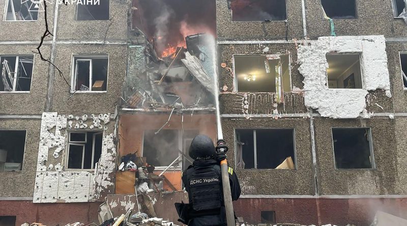 Guerre en Ukraine : de fortes explosions dans la nuit à Kiev, rencontre entre Zelensky et Trump dimanche