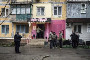 Guerre en Ukraine : meurtrie par les bombardements, la ville de Kramatorsk « respire encore, mais à voix basse » - L'Humanité