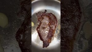 Guide : Cuisson parfaite de l'entrecôte rosée !