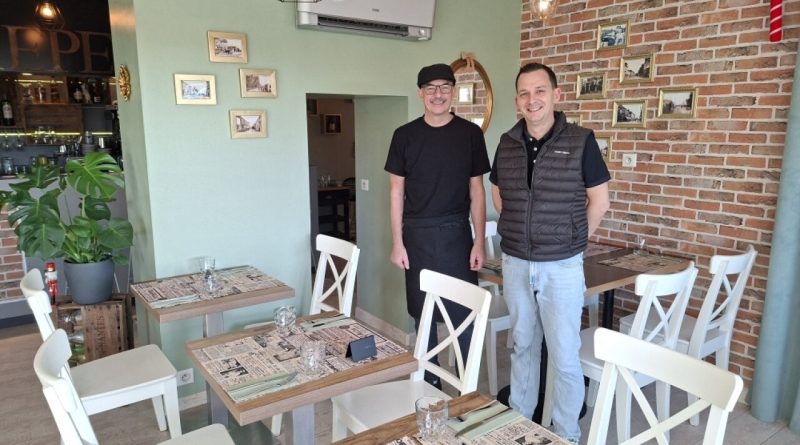 Gwen et Nicolas ont ouvert un café-crêperie à Challans : "les places ont été prises d'assaut"
