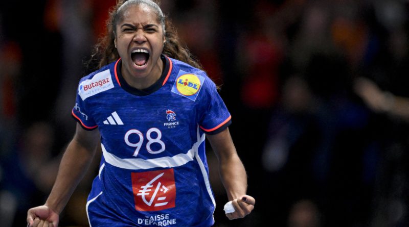 Handball : les Bleues, portées par la Calédonienne Suzanne Wajoka, remportent le bronze au Mondial