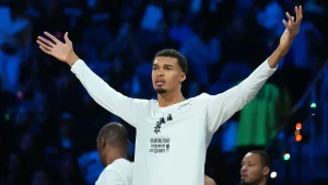 NBA : Wembanyama, une blessure qui impacte son équipe et la saison.