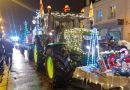 IMAGES ET VIDEO. Noël à Bourg-Achard : le défilé de tracteurs illuminés fait le bonheur du public