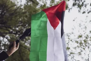 « Il n’y a pas de cessez-le-feu à Gaza, ce n’est que de la poudre aux yeux » : dans la manifestation parisienne pour la Palestine entre colère et détermination - L'Humanité