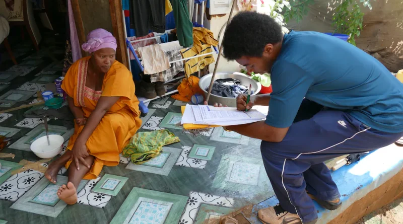 «Il y a quelqu’un ?» : à Mayotte, des agents de l’Insee mènent une enquête pour recenser et mieux prendre en charge la population