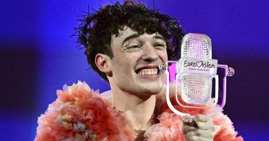 "Incarnez vos valeurs" : contre la participation d'Israël, Nemo rend son trophée de l'Eurovision