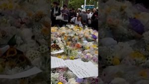 Incendie à HK : 146 morts, des milliers rendent hommage