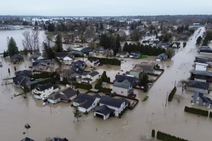 Inondations aux États-Unis et au Canada : des milliers d'habitants évacuent