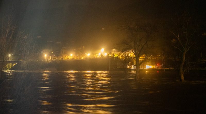 Intempéries dans l’Aveyron : en images, l’impressionnante crue du Tarn à Millau dans la nuit de dimanche à lundi