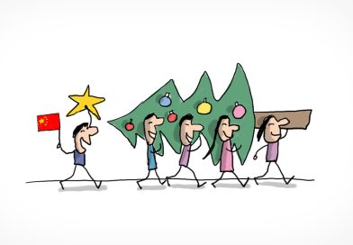 Des Chinois installant un sapin de Noël.