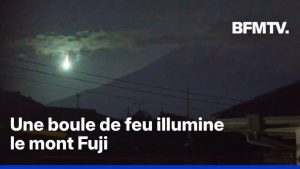 Japon: une boule de feu traverse le ciel et illumine le mont Fuji