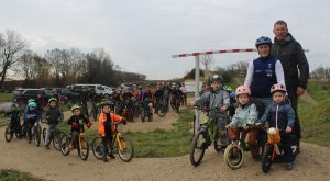 Jarnac : le club de VTT inaugure une piste de draisienne avec Emmeline Ragot