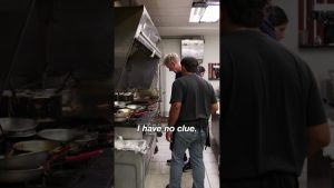 Je ne savais pas que ça pouvait s'ouvrir… 😅 #CauchemarsEnCuisine