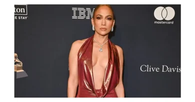 Jennifer Lopez enflamme Instagram dans une robe rouge moulante qui met en valeur ses courbes