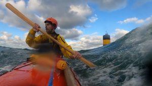 Kayak à La Plate : défi du jusant, houle et vent