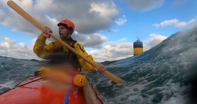Kayak à La Plate : défi du jusant, houle et vent