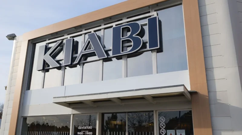 Kiabi présente un nouveau modèle de jean qui affine la silhouette et séduit déjà