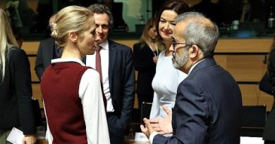 L'UE reste vigilante face à la rencontre sur les criminels de guerre