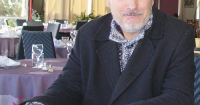 L’élu dénonce la dilapidation des fonds publics…