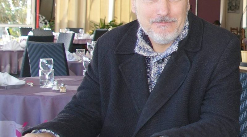 L’élu dénonce la dilapidation des fonds publics…