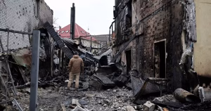 La Russie bombarde Kiev alors que Trump et Zelensky doivent se rencontrer