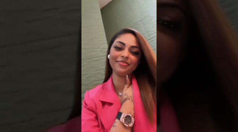 La femme de PMS : un duo surprenant en Afrique