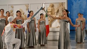 JO d’hiver 2026 : la flamme olympique s'élance pour 12.000 km vers Milan-Cortina