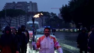 La flamme olympique arrive à Naples avant Noël